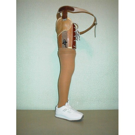 Csővázas combprotézis zárt térdizülettel